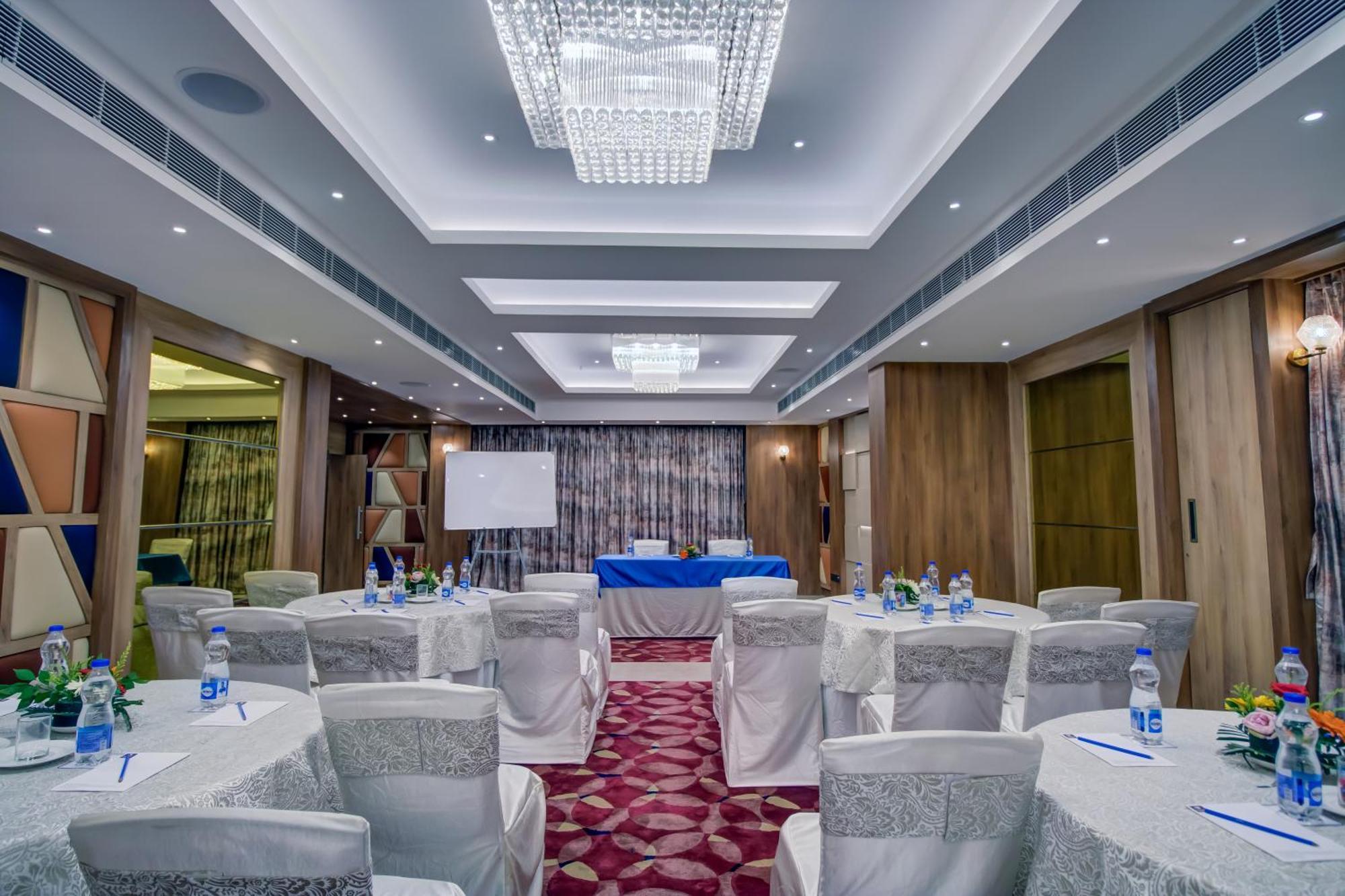 Cozzet Victoria Hotel Bhubaneswar Dış mekan fotoğraf