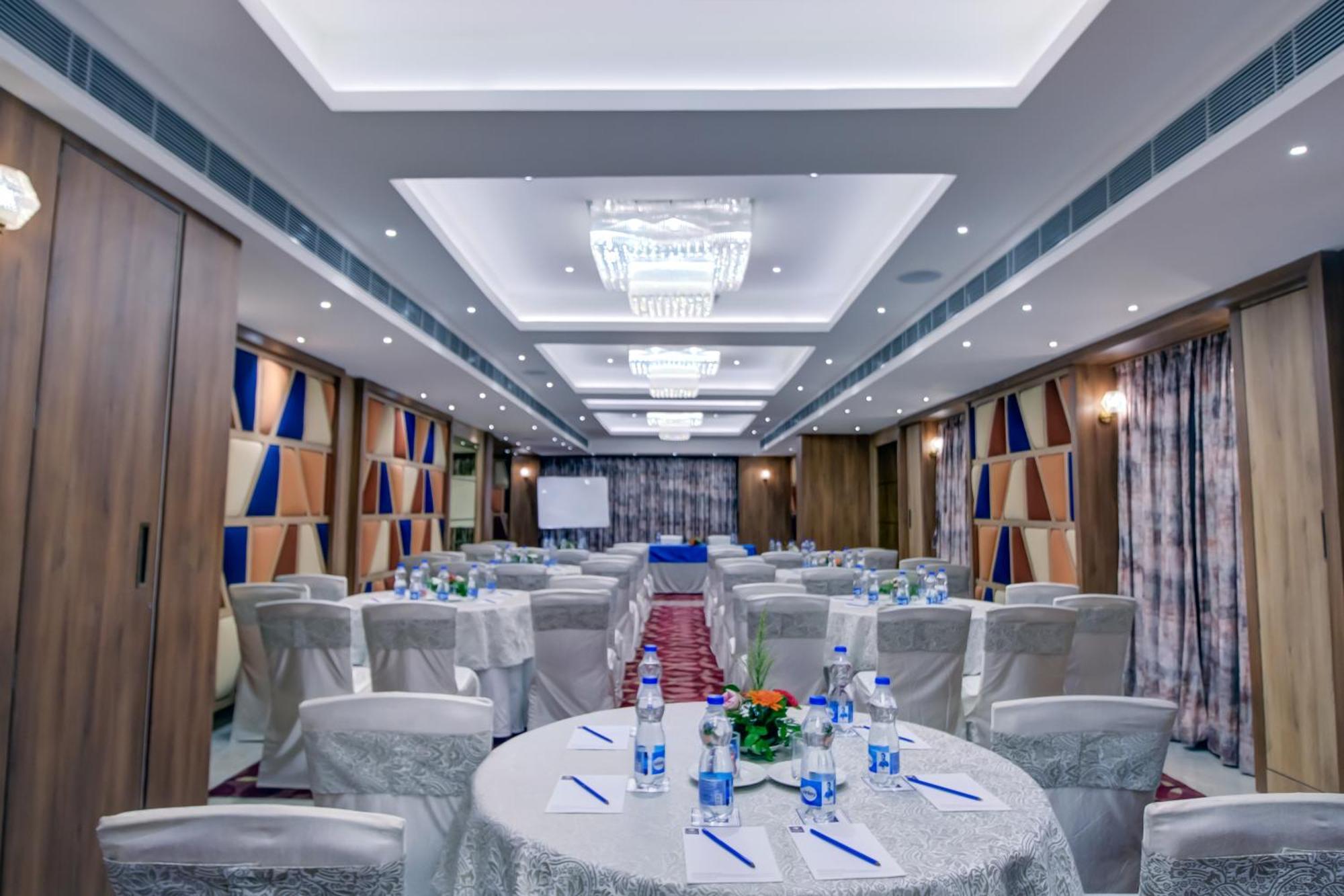 Cozzet Victoria Hotel Bhubaneswar Dış mekan fotoğraf