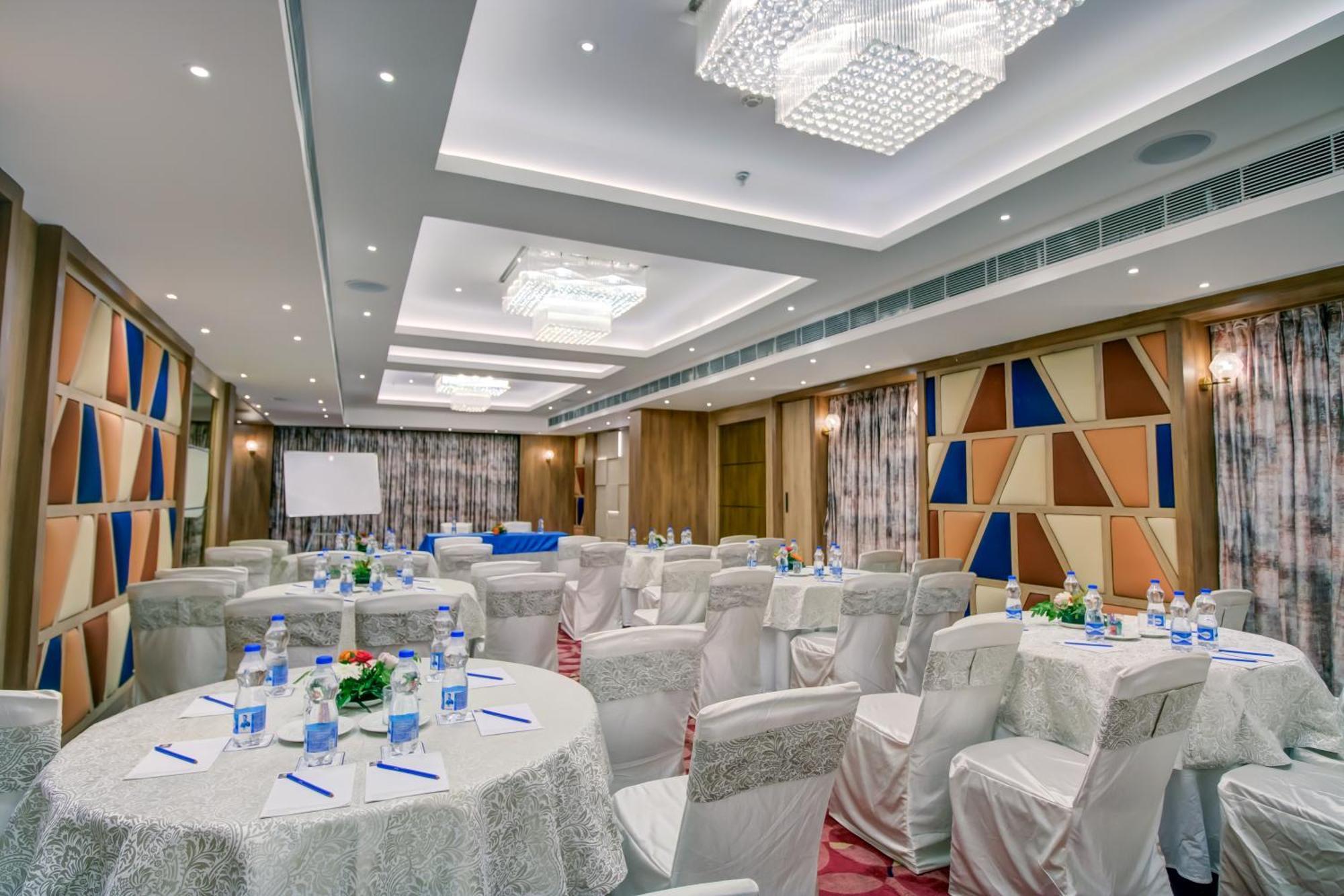 Cozzet Victoria Hotel Bhubaneswar Dış mekan fotoğraf
